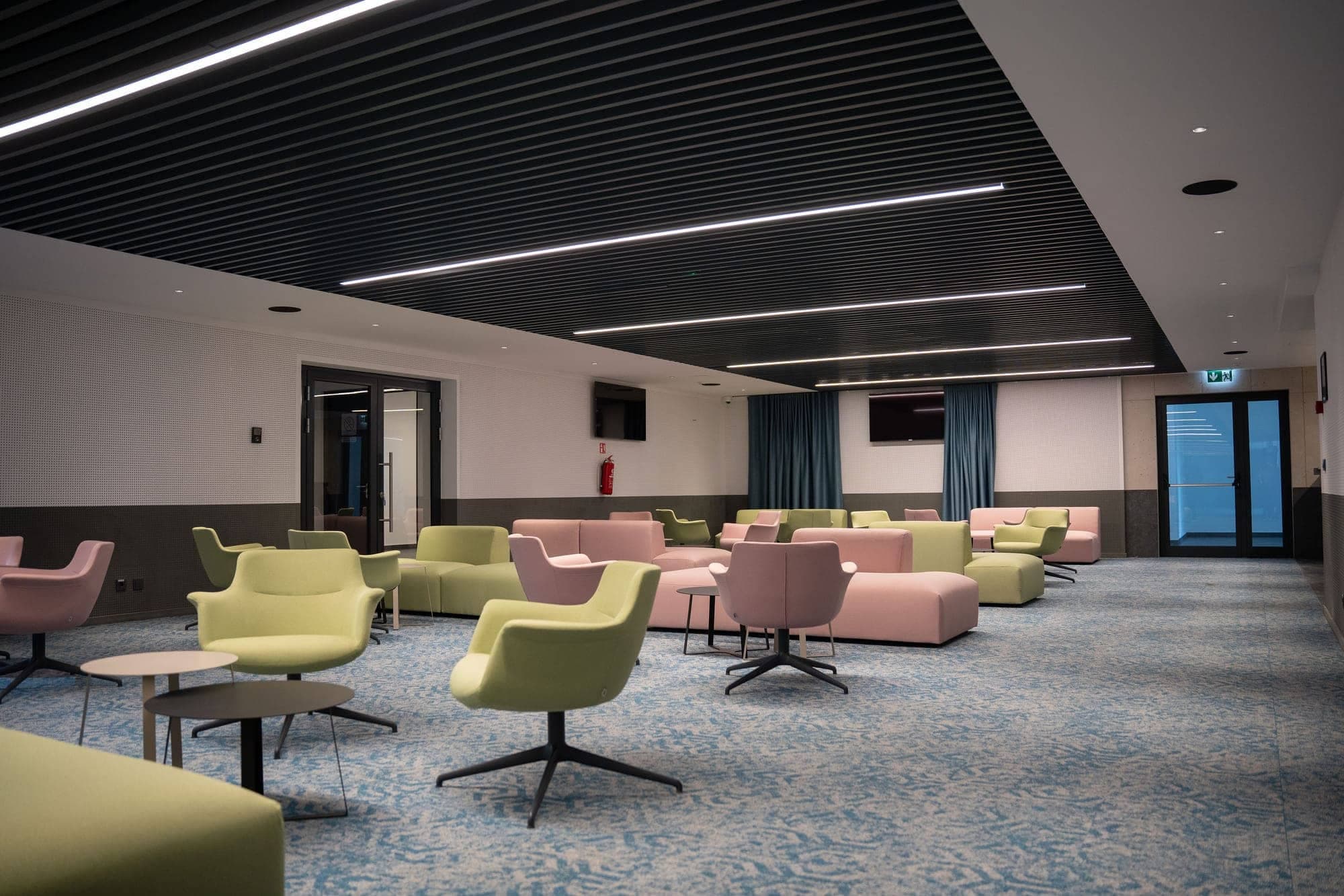 Salon - okrugli stol